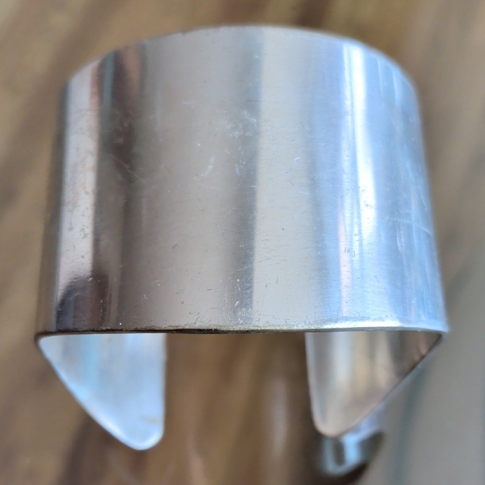 Chic Wide Silver Cuff Bracelet - Picture 2 of 3